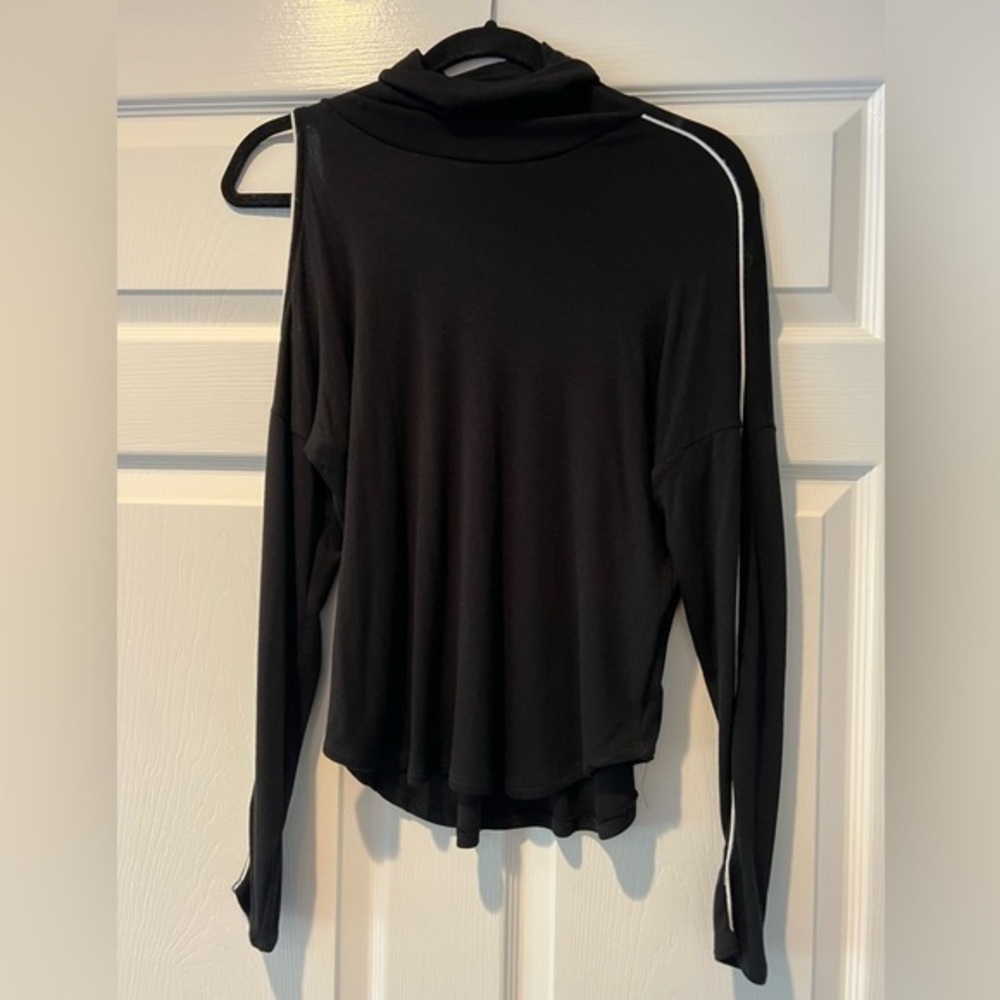 Red haute cold shoulder top size XS